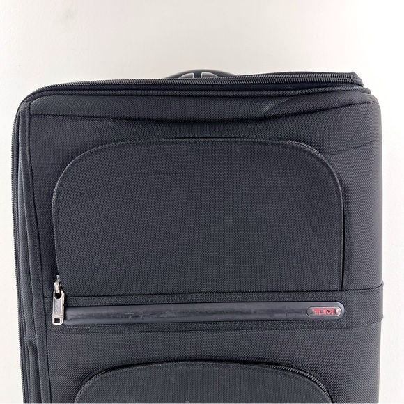 TUMI BLK UPRIGHT ROLLING EXPANDABLE +GARMENT SLEEVE #22034D4-CARRYON - Picture 2 of 16